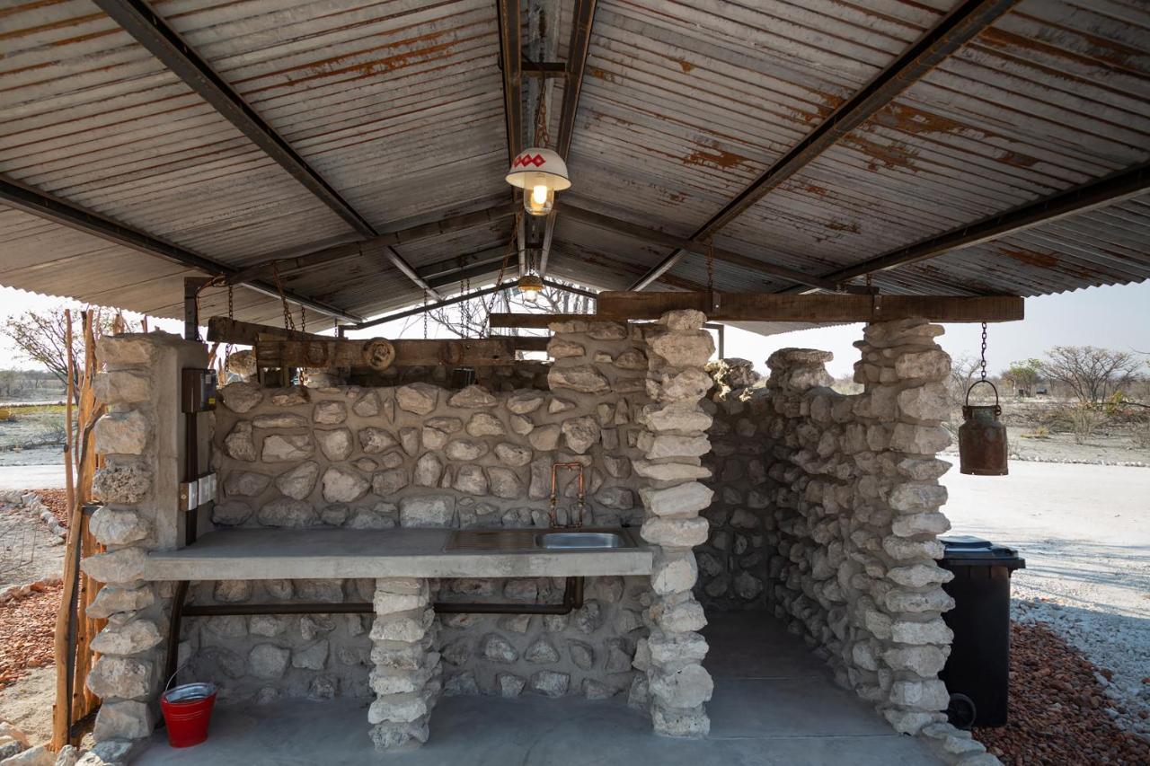 Etosha Trading Post Campsite Okaukuejo Ngoại thất bức ảnh